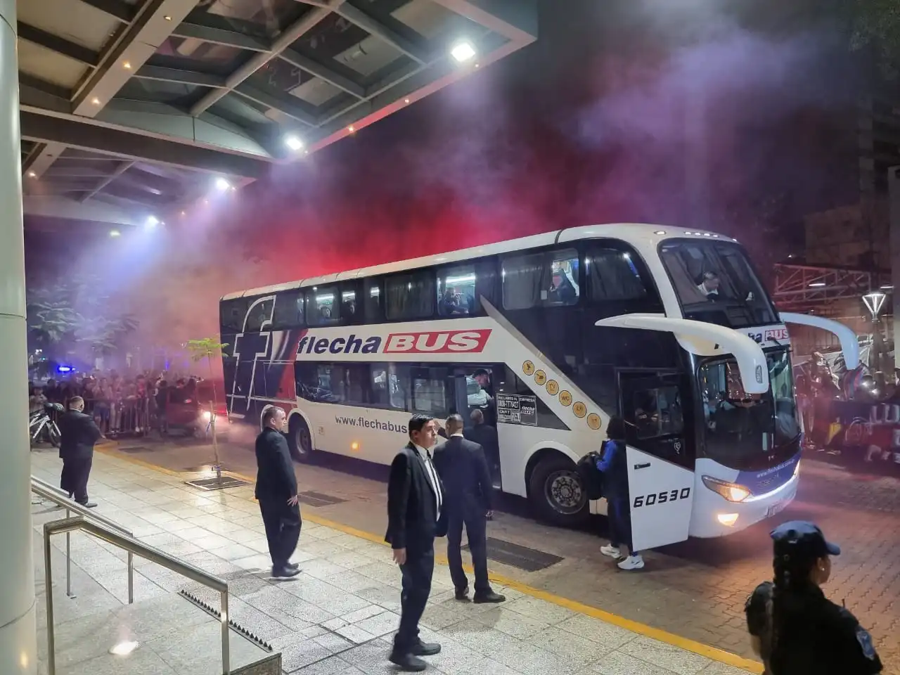 Nuestro equipo desplegando el operativo ante la llegada del equipo de fútbol Godoy Cruz Antonio Tomba, antes de su llegada en coletivo nacional.